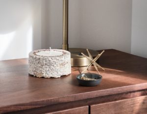 Candle in carbon neutral holder made of Mykor